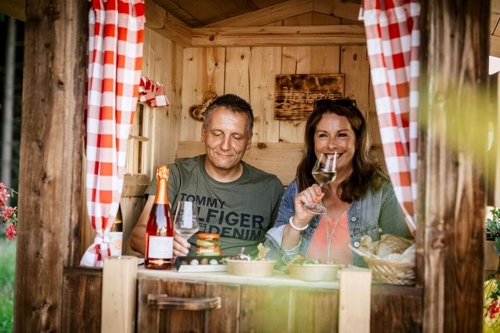 Mit Bollerwagen und Hex: Weinwandern am Schwarzwaldrand