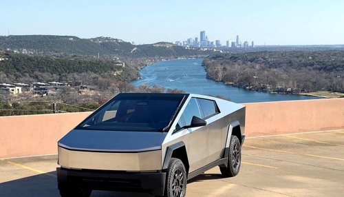 Im Tesla Cybertruck fühlen sich Cowboys wie im Weltall