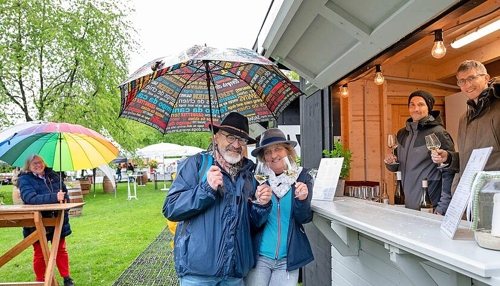Dauerregen verhagelt den Auftakt zu Wein am See