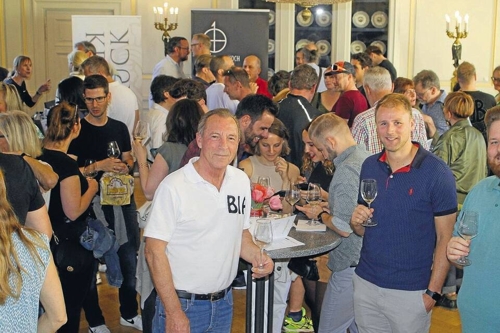 Großer Andrang bei der Weinmesse in Edingen-Neckarhausen