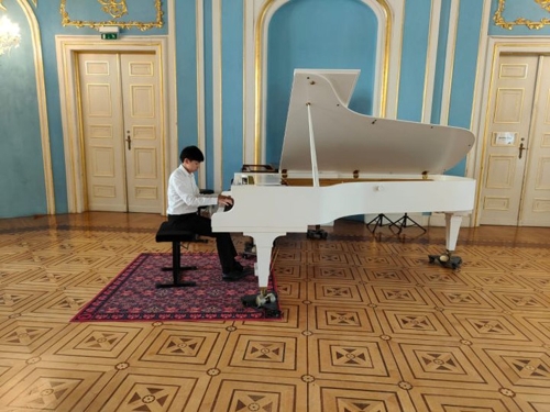 Sonderpreis für Nachwuchspianisten Shukai Zhang