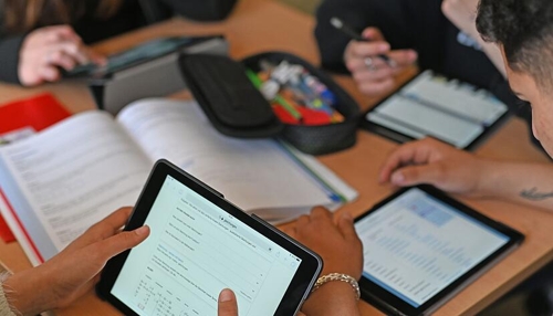 Grünen-Fraktionschef fordert KI-Einsatz an Schulen