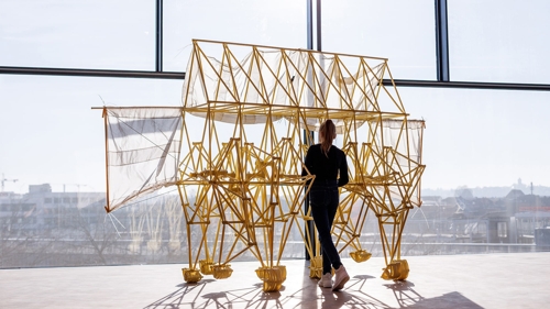 Innovative Kunst in der Experimenta: Das digitale Strandtier zum Anschieben