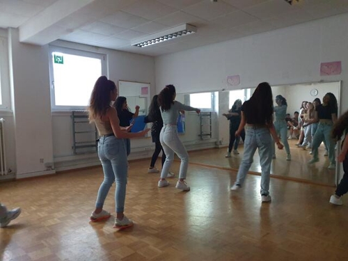 Rosenauschule besucht das Quartierszentrum Bahnhofsvorstadt
