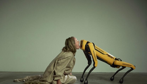 Wiener Tanzfestival: KI-gesteuerter Roboterhund und Klima-Choreographie