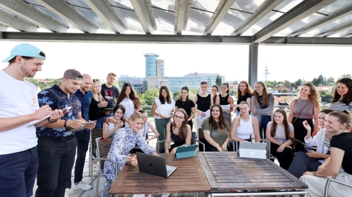 Künstliche Intelligenz für Geflüchtete: Haller Studenten entwickeln integrative Apps