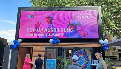 IHK Stuttgart nutzt Virtual-Reality-Brillen im Pop-Up-Store