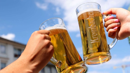 Finger weg von Bier und Aperol: Warum Alkohol bei Hitze so gefährlich ist