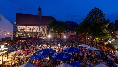 Hitlergruß auf Weinfest? Bürgermeister und Organisator äußern sich …