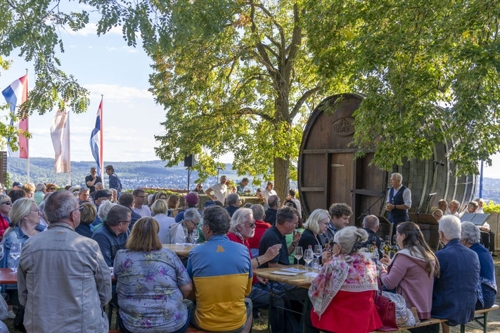 Weinlesefest hoch über der Stadt