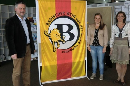 Weinkönigin Aurelia Warther moderiert Weinprobe