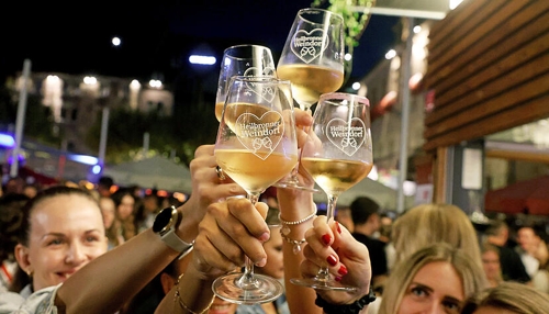Heilbronner Weindorf: Wie weit kommen zwei Besucher mit 50 Euro