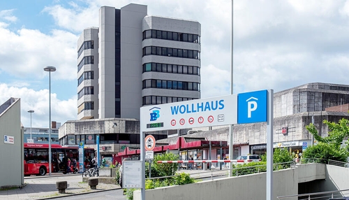 Studenten im Wollhaus und KI-Park