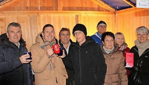 Glühwein für den guten Zweck auf dem Künzelsauer Weihnachtsmarkt