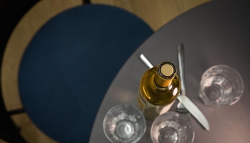Öffnen einer Weinflasche ohne Korkenzieher