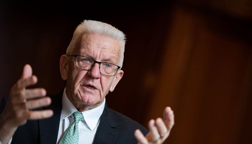 Kretschmann: Schule muss KI-Revolution abbilden