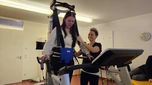 Einzigartige Gehtherapie in Heilbronn: Neues Trainingsgerät im Einsatz