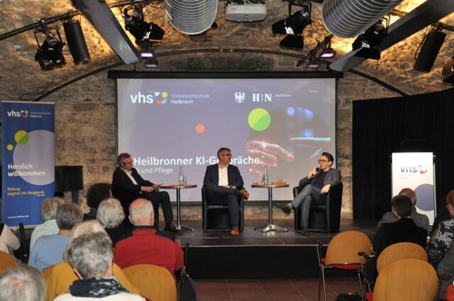 KI in der Pflege: VHS-Reihe Heilbronner KI-Gespräche