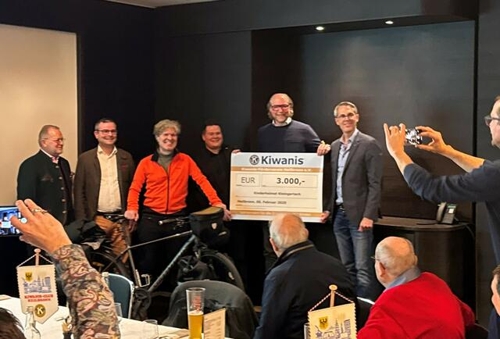 Kiwanis unterstützt Diakonische Jugendhilfe: Teamgeist durch Alpenüberquerung