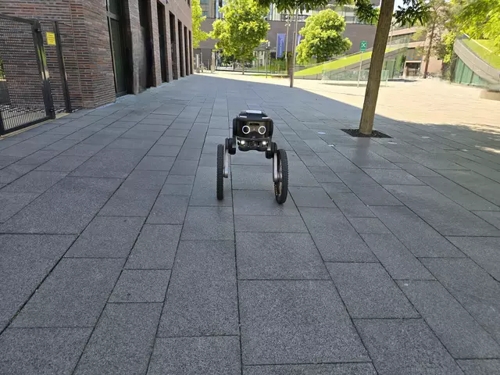 Bildungscampus Heilbronn und KI-Roboter „Loomi“