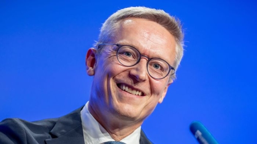Digitalisierung: Minister: Ausweis fürs Smartphone kommt in anderthalb Jahren