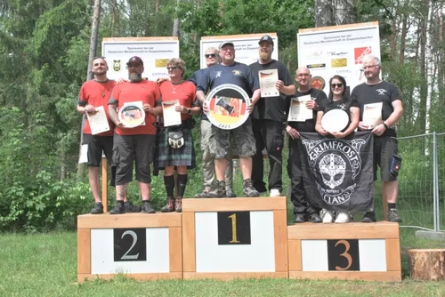 Heilbronner Team auf dem Podest bei der Deutschen Meisterschaft im Doppelaxtwerfen