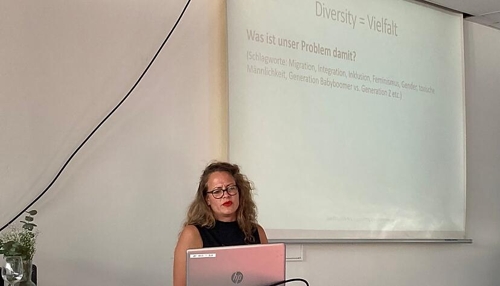 Altersdiskriminierung erkennen: Vielfalt im Alter fördern
