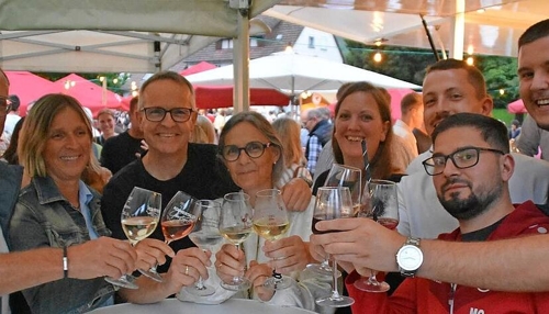 Kochertaler Weinsommer: Ein Weinfest zur Förderung heimischer Weine