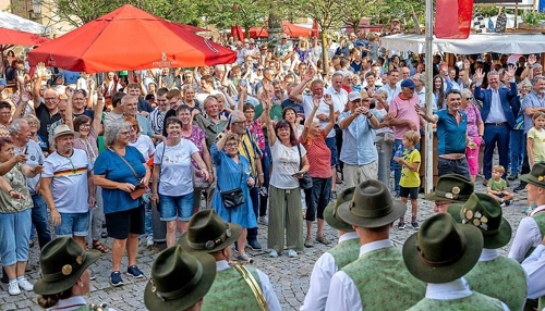Hohenloher Weindorf 2025: Eröffnung mit Wein und Auszeichnungen