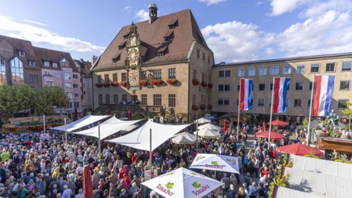 Start des Heilbronner Weindorfs: 350 Weine vor dem Rathaus