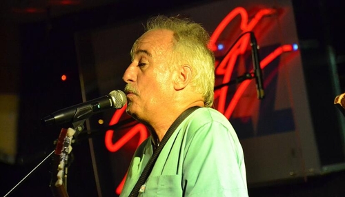 Viagra und Wein: Urologe Rassweiler und Band beim Weindorf